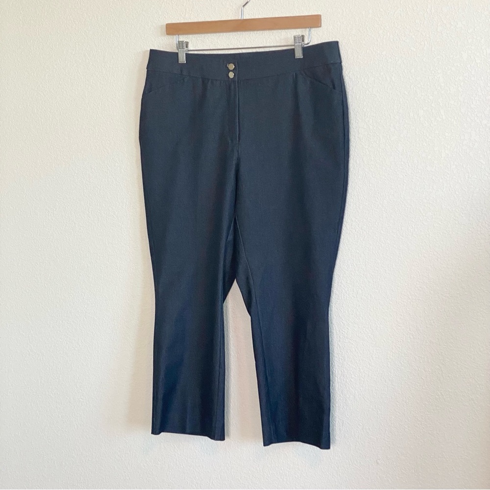Like New Chico's Blue Stretch Denim Modern Crop Pants in Women's 12/Chico's 2